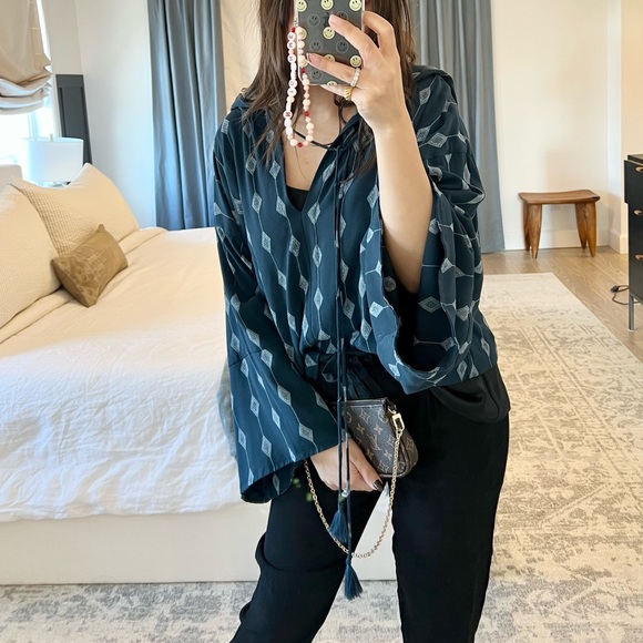 Indah Top - Picture 5 of 6